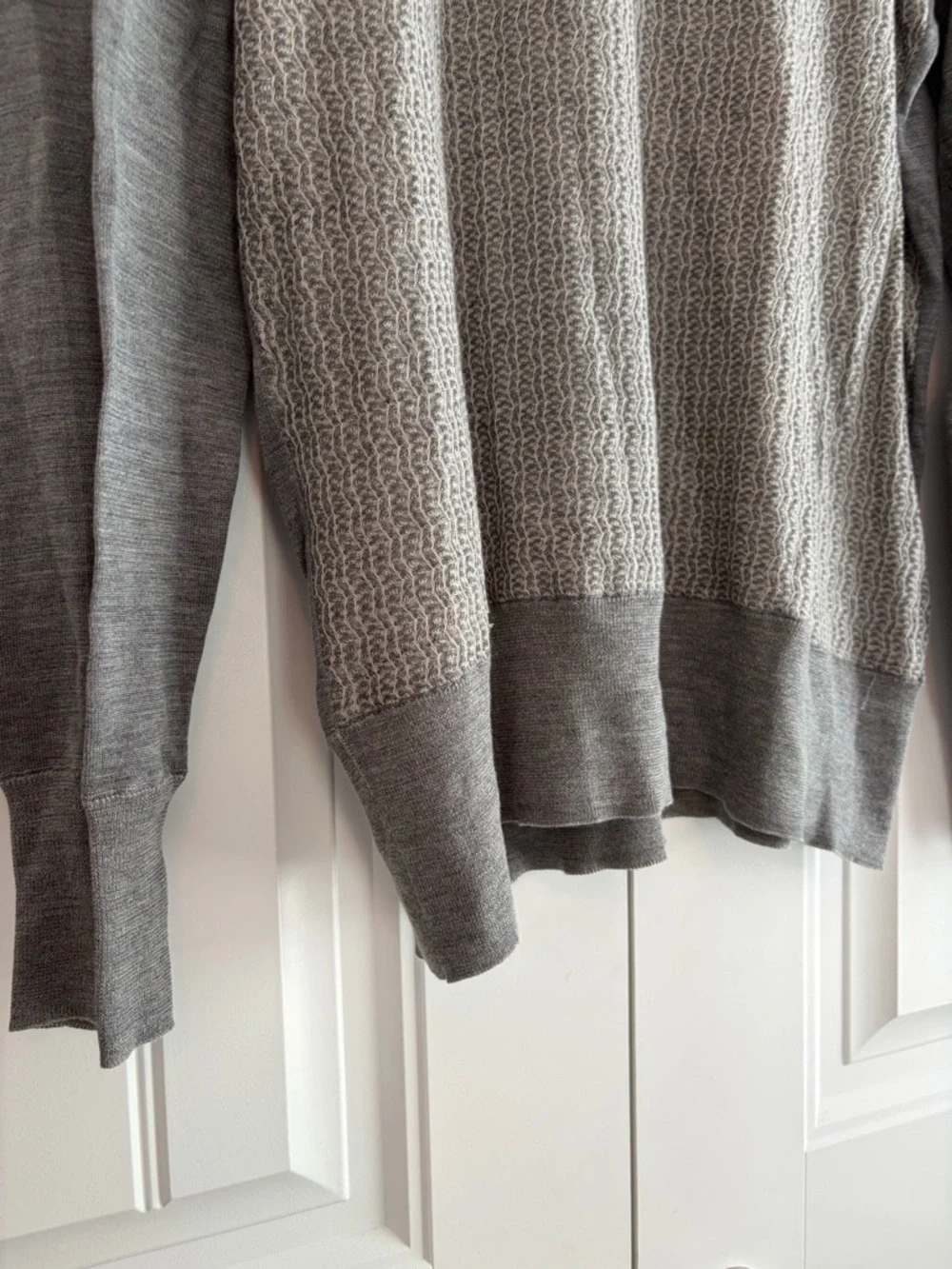 John Varvatos NWT Men's V-Neck Sweater Gray Silk Cotton Blend Lightweight Size L