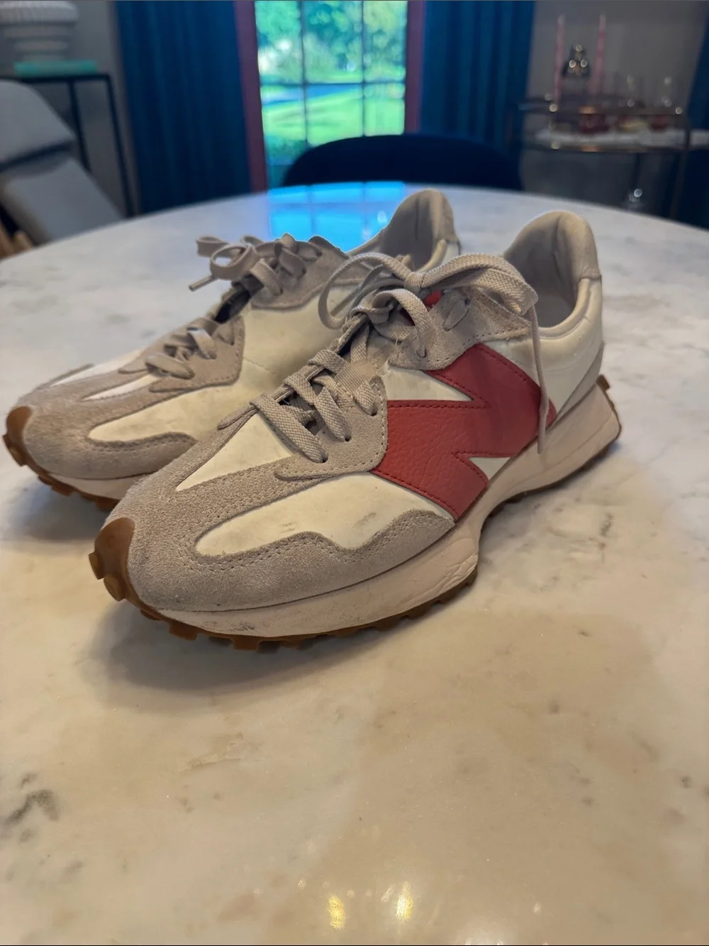 New Balance Women’s Retro Style Sneakers in Cream & Red LIKE NEW Sz 10