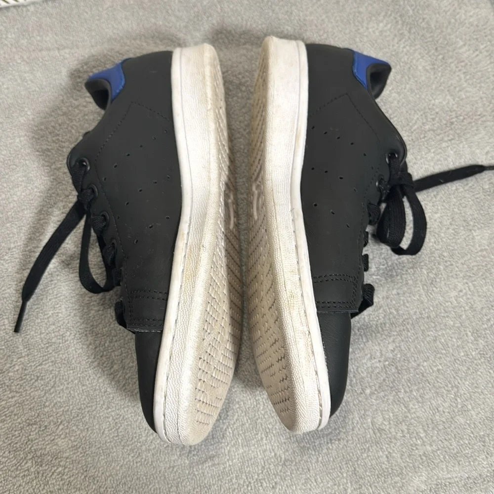 adidas sleek black