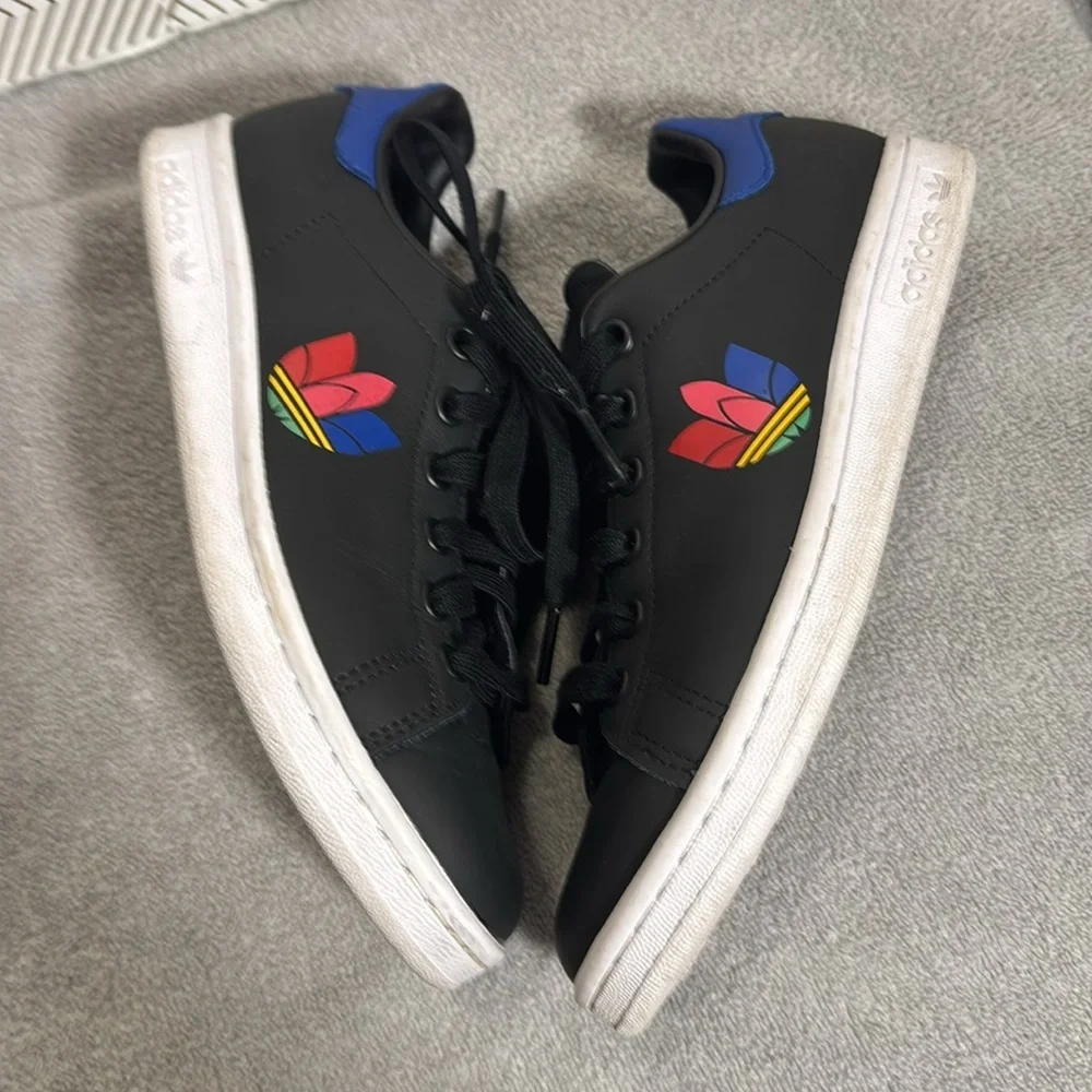 adidas sleek black