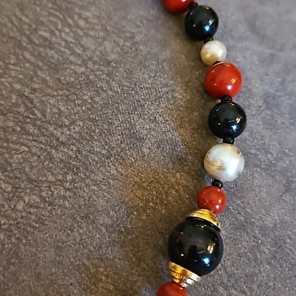 VTG AVON 1990 East Side Style Acrylic Beaded Necklace