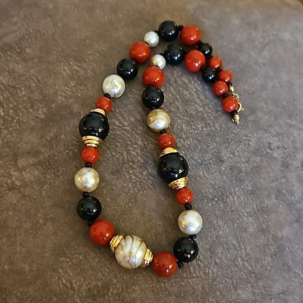 VTG AVON 1990 East Side Style Acrylic Beaded Necklace