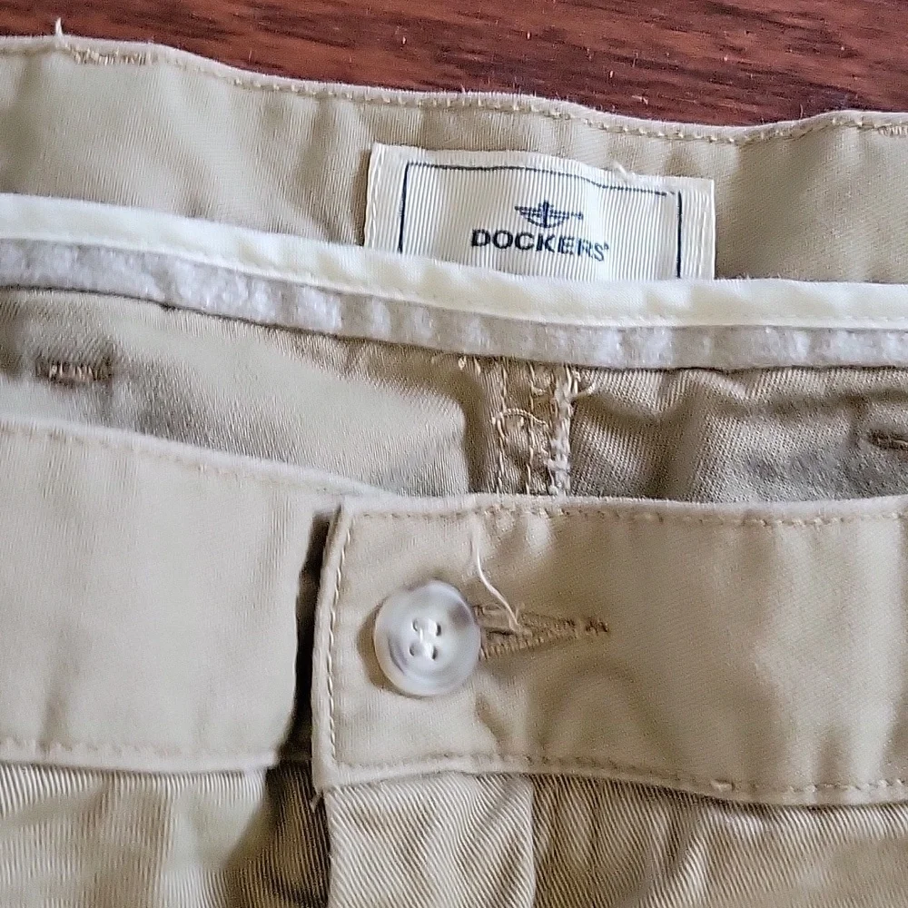 Dockers tan khaki