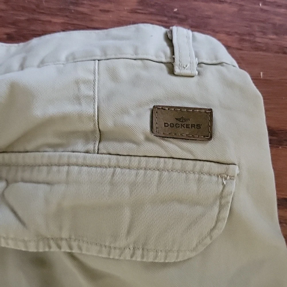 Dockers tan khaki