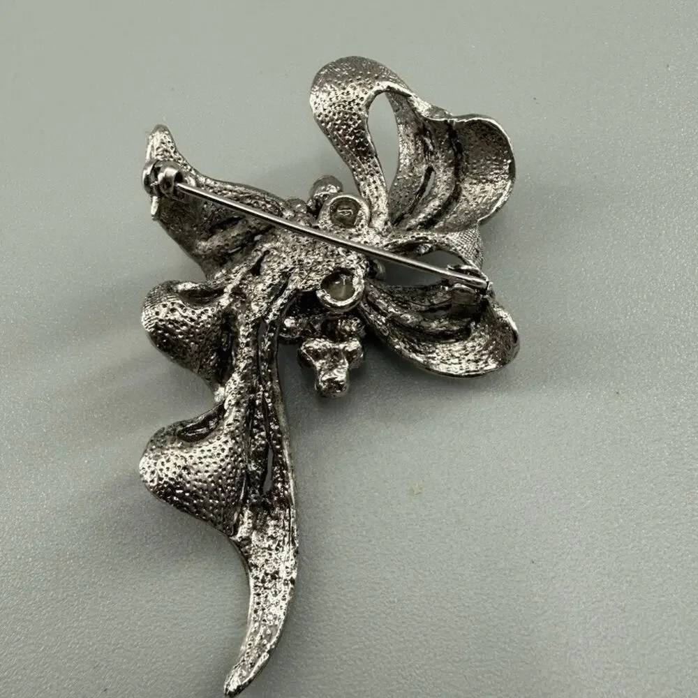 Vintage Purple Rhinestone Bow Brooch Silver Tone Textured Ribbon Cluster Pin