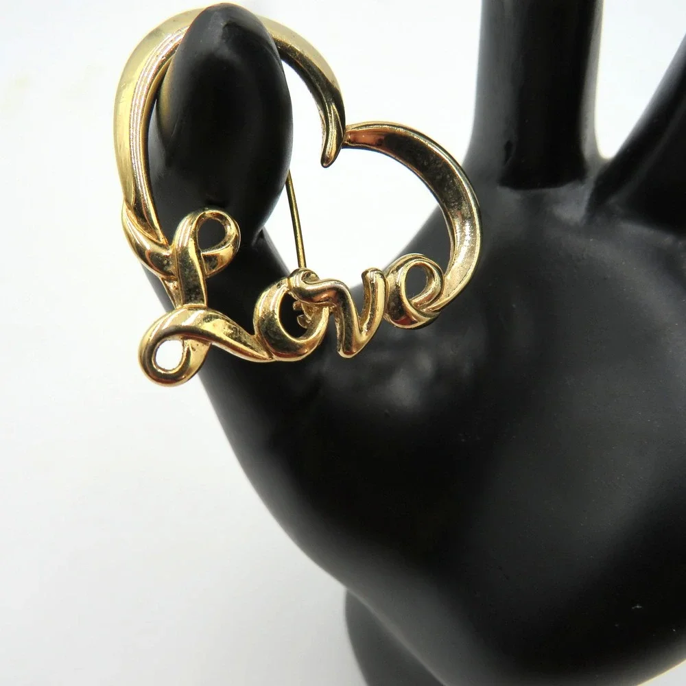 Source Unknown hinged brand closure