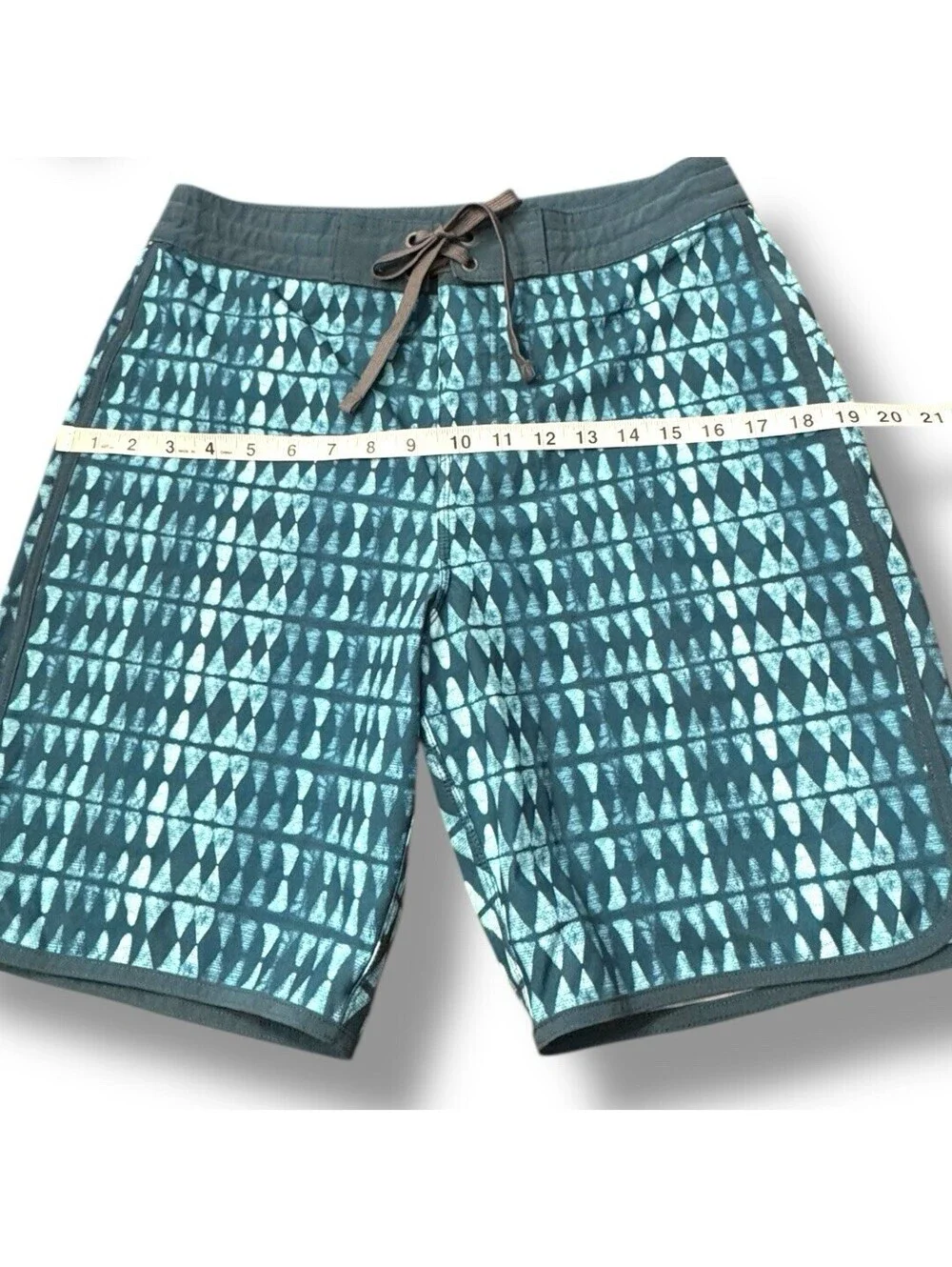 PrAna Roots Studio Green Blue Geometric Board Short Swim Water Men’s Size 30