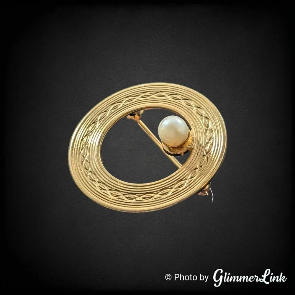 Vintage Open Circle Wreath Faux Pearl Textured Etched Gold Tone Brooch Pin