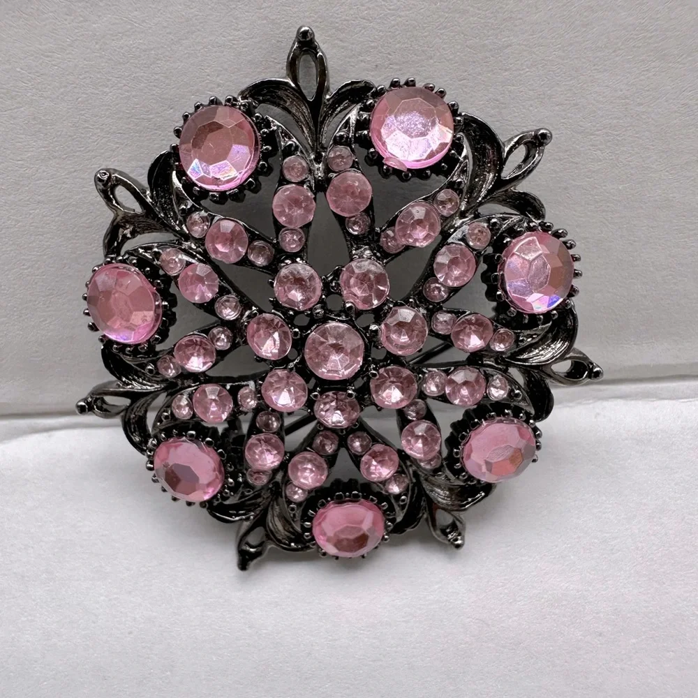 N/A vintage brooch
