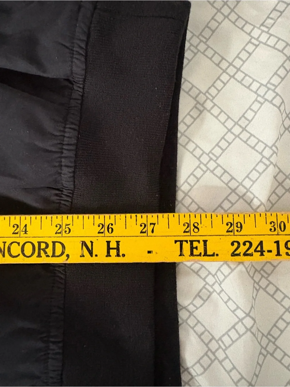 Devon & Jones Kellogg’s Black V-Neck Pullover Sweater