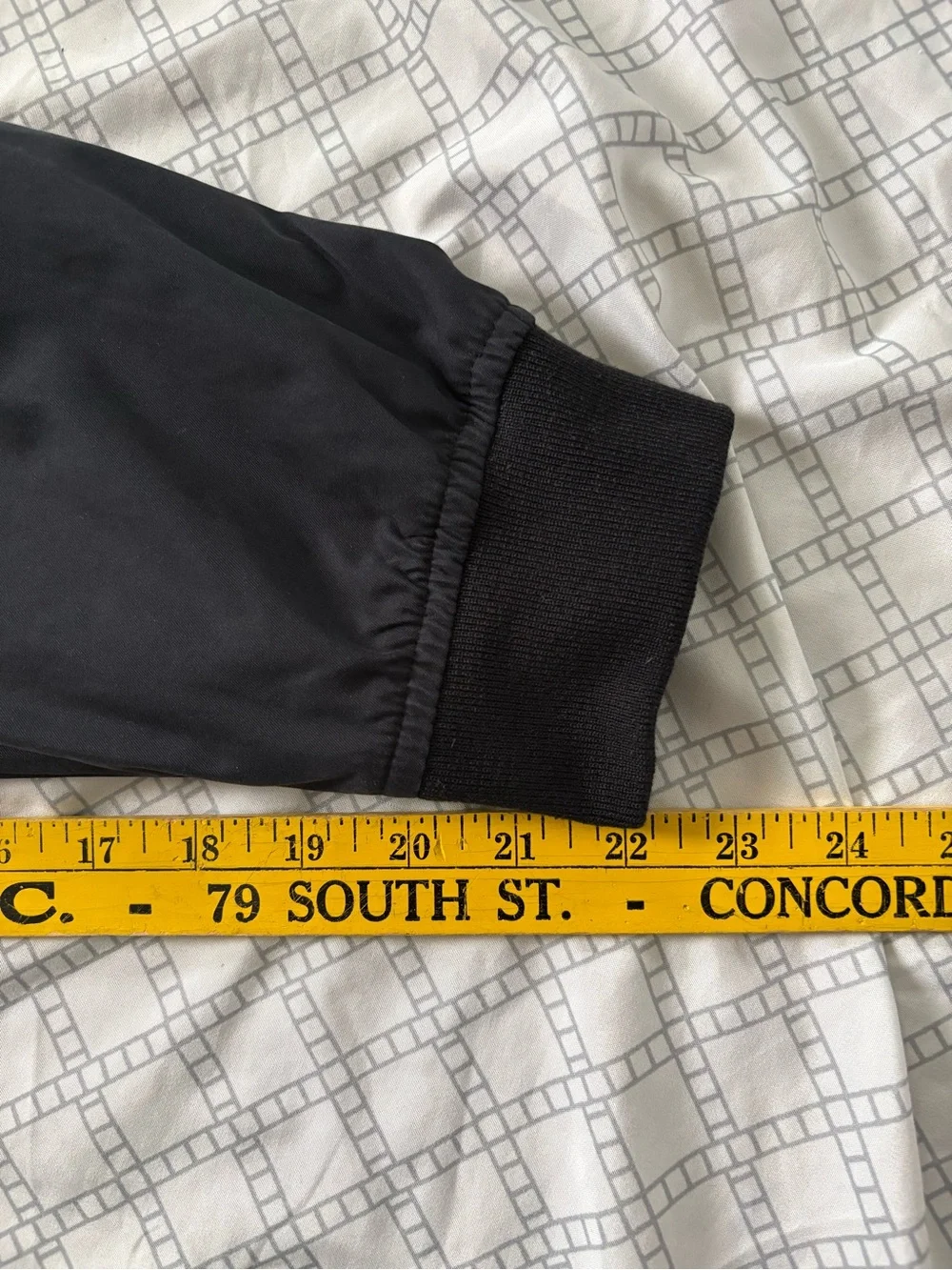 Devon & Jones Kellogg’s Black V-Neck Pullover Sweater
