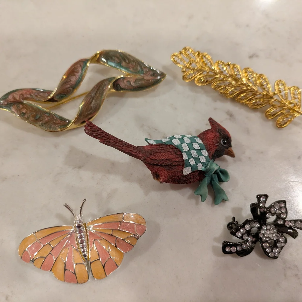 Charming Cardinal Brooch with Green Accents Set Of 5