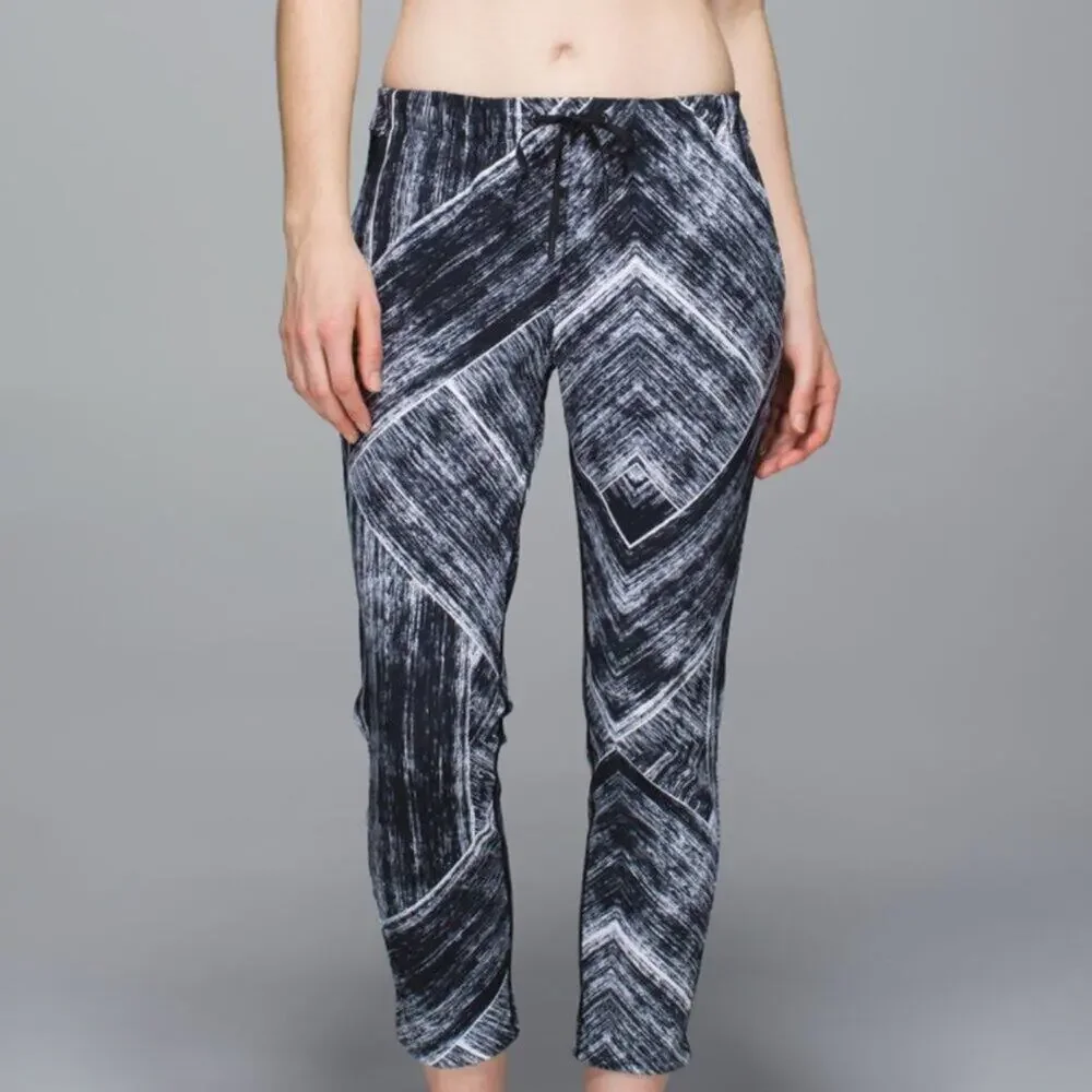 Lululemon Jet Crop Slim Trouser Women's Size 10 Heat Wave White Black Stretch