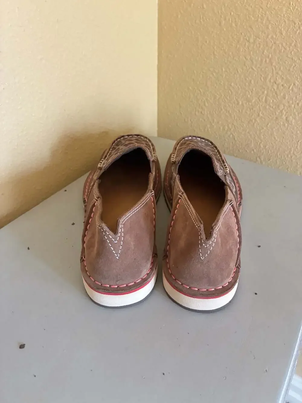 Ariat cruiser slip