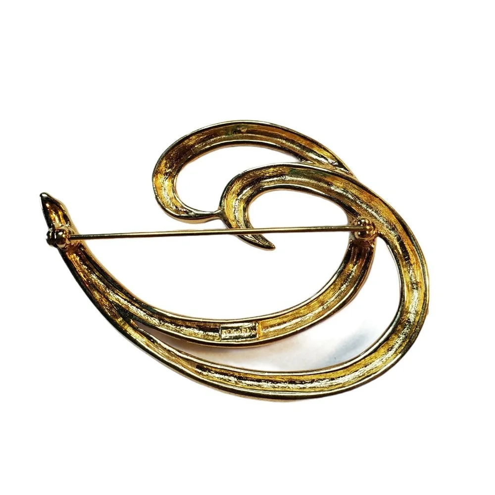 Vintage Signed Trifari Large Smooth Gold Tone Metal Swirl Curved Brooch Pin