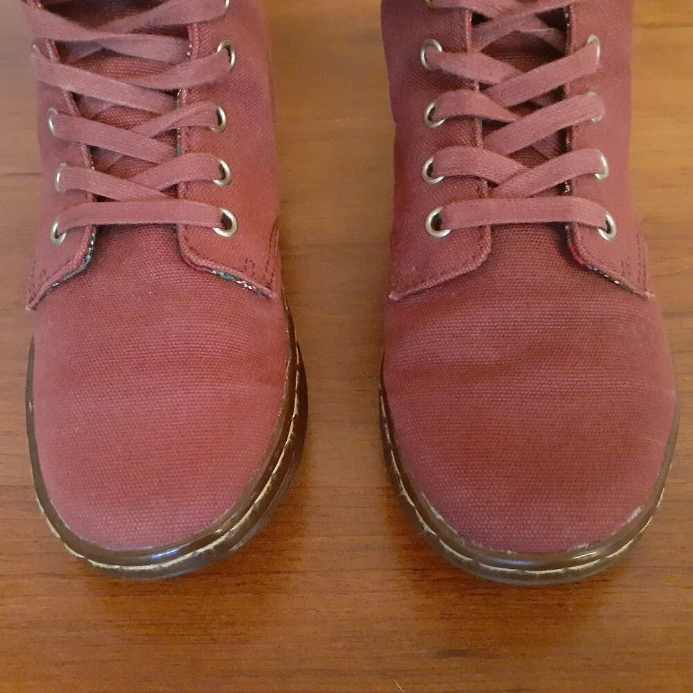 Dr. Martens canvas cherry