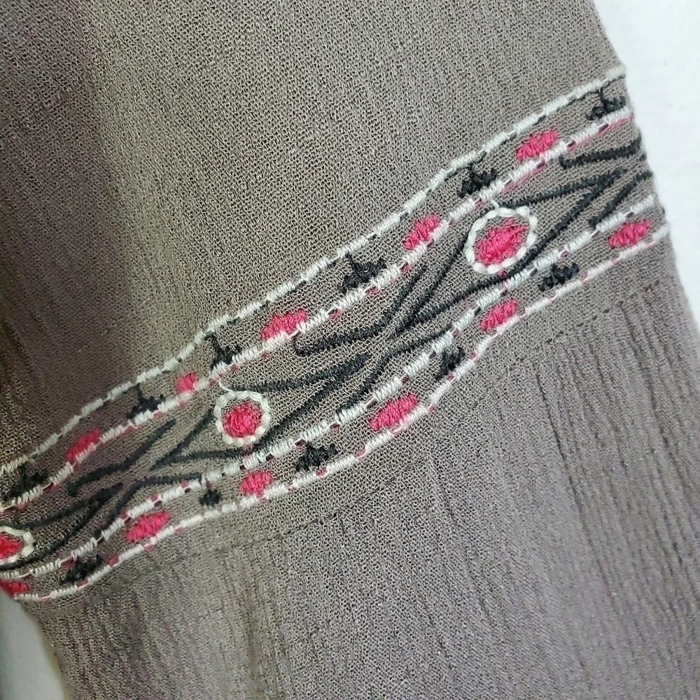 Flying Tomato flared sleeve