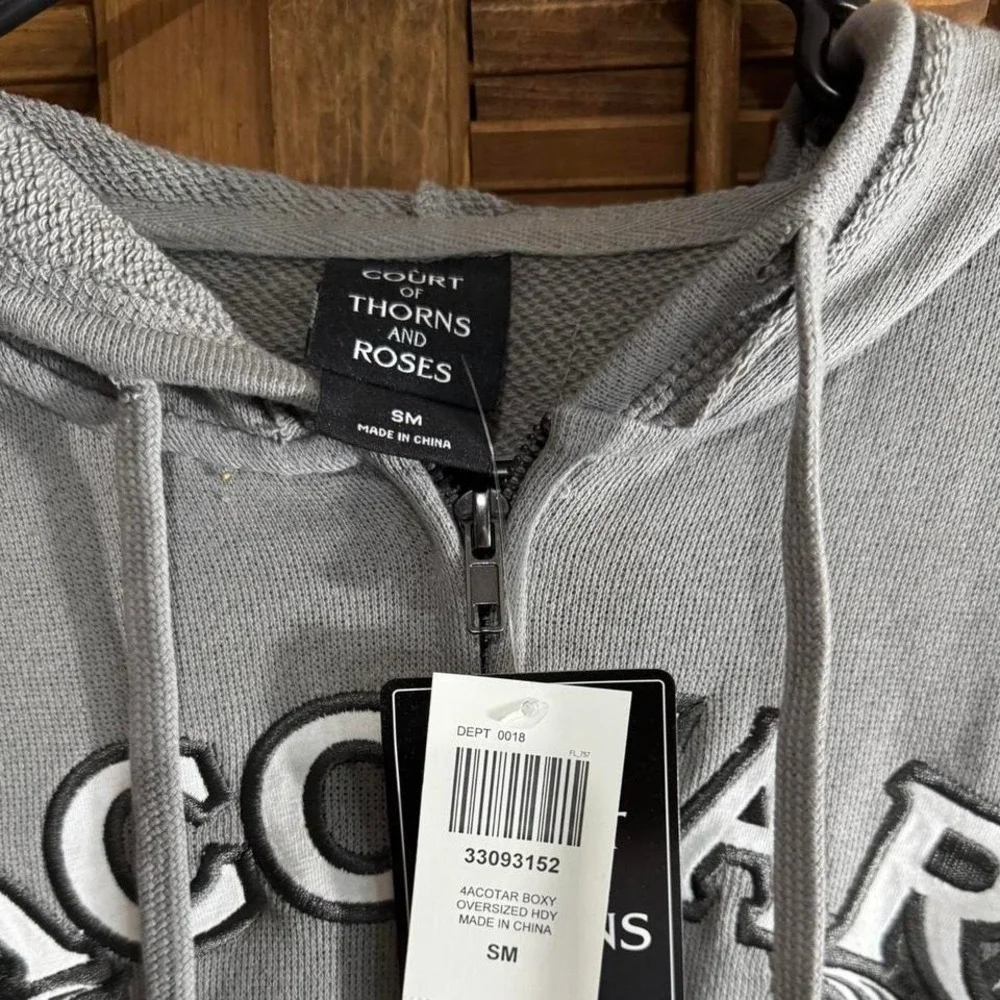Hot Topic‎ Grey Court Thorns and Roses zip up hoodie Size Small NWT