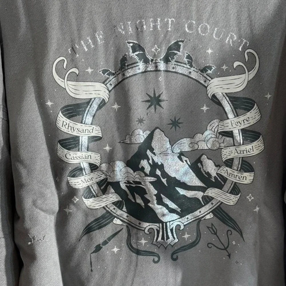 Hot Topic‎ Grey Court Thorns and Roses zip up hoodie Size Small NWT