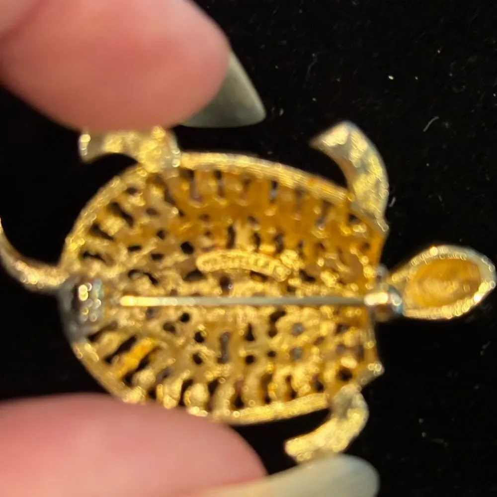 MARVELLA Gold Tone and Seed Bead Pearl Sea Turtle Brooch Vintage