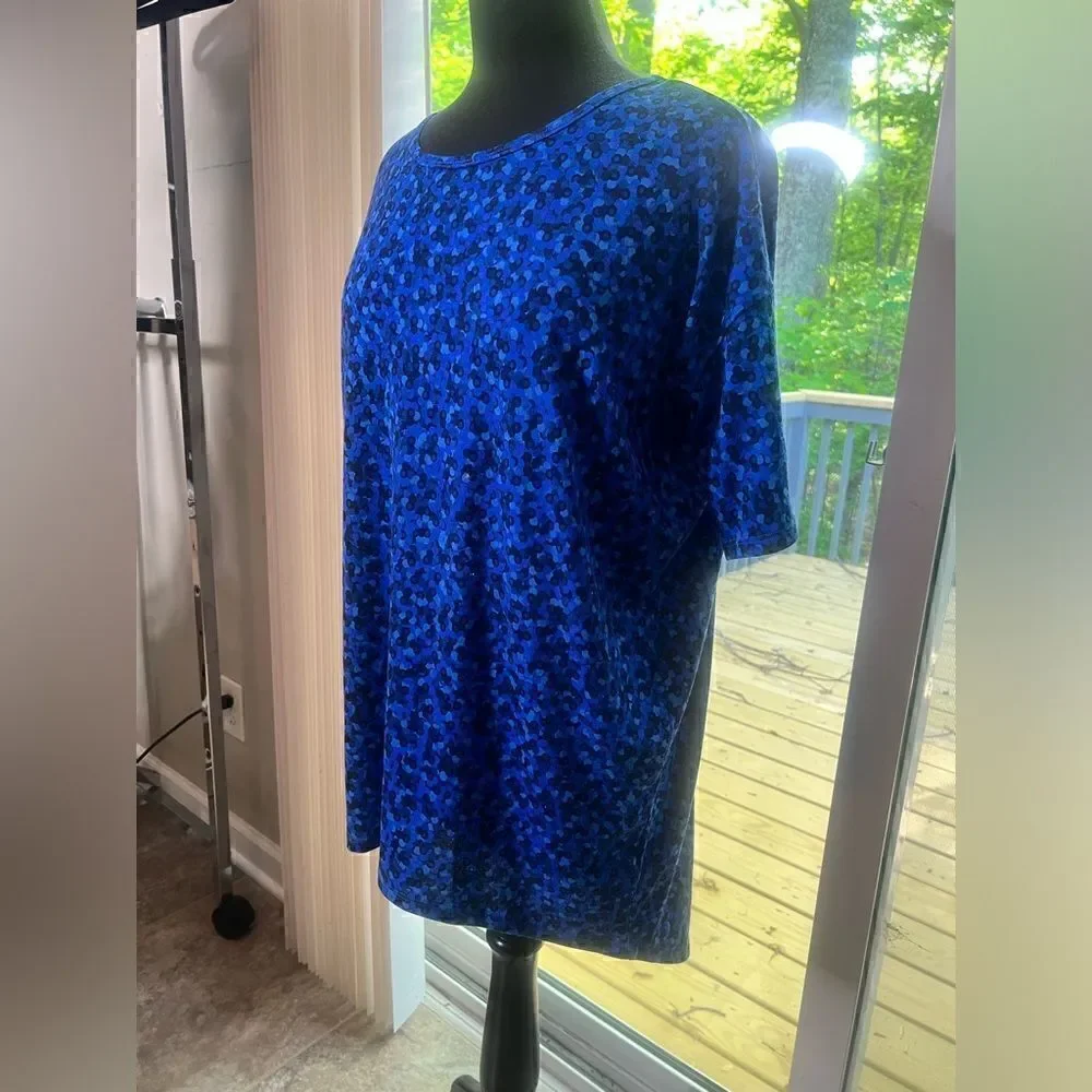 LuLaRoe shirt size