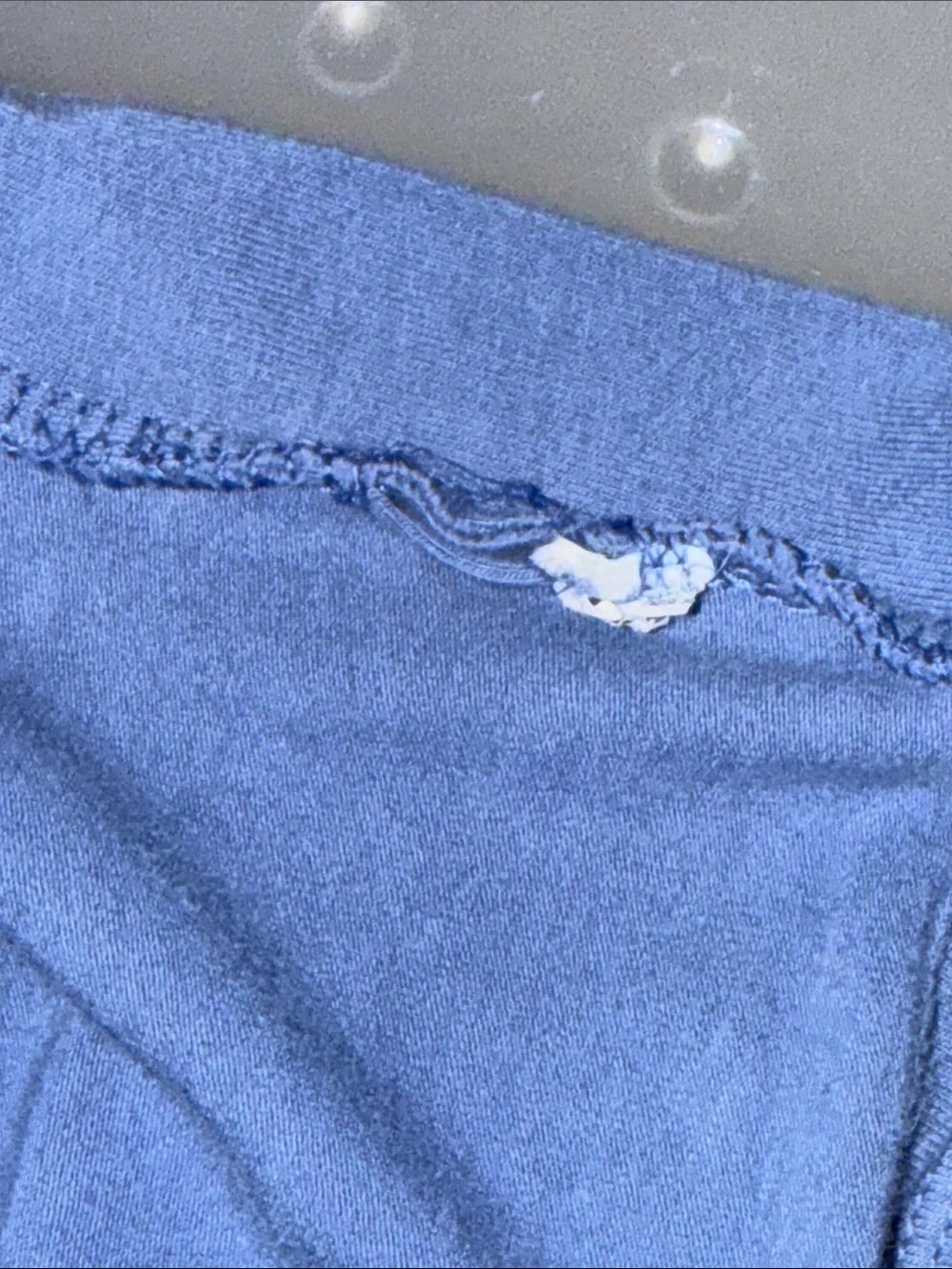 American Eagle Outfitters hole has blue