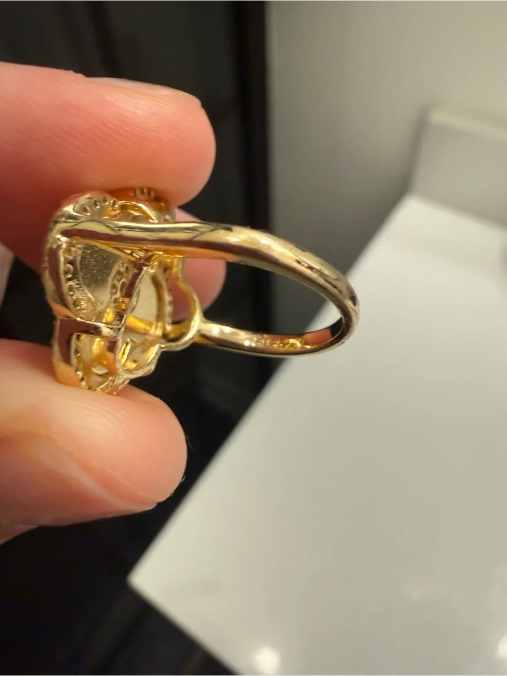 N/A elegant gold