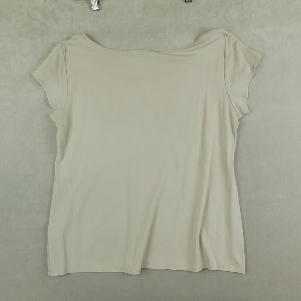 Eileen Fisher lay about flat