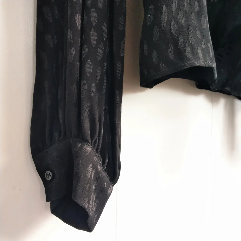 ☆ BANANA REPUBLIC Spotted Tie-front Blouse