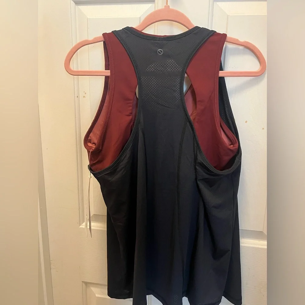 NWT Shape Blaze Tank w/ Sports Bra - Black/Port (Burgundy) - Sz Large