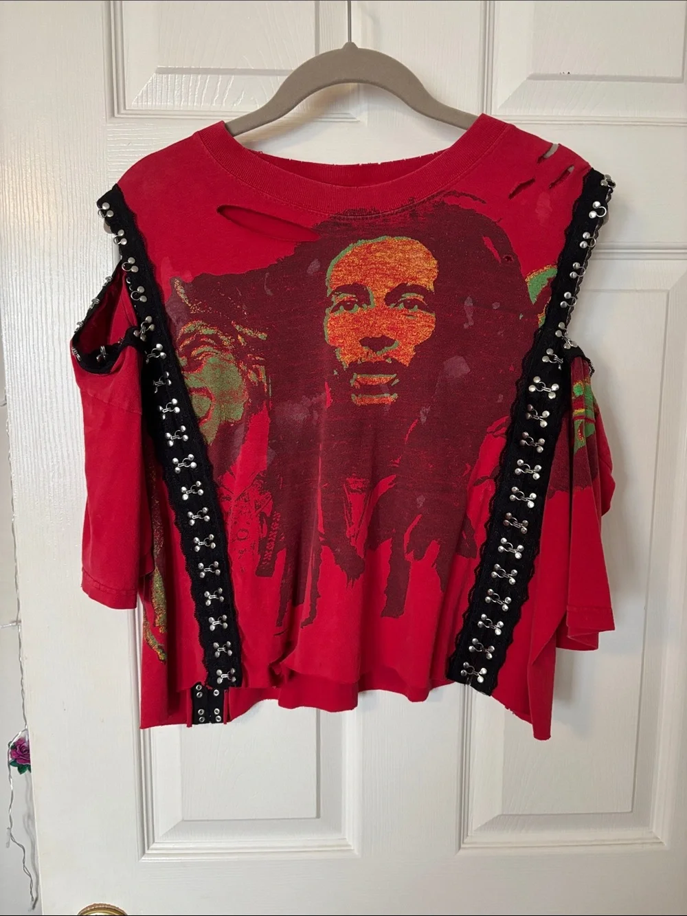 Bob Marley Vintage-Inspired Red Graphic Cold-Shoulder Women's Top