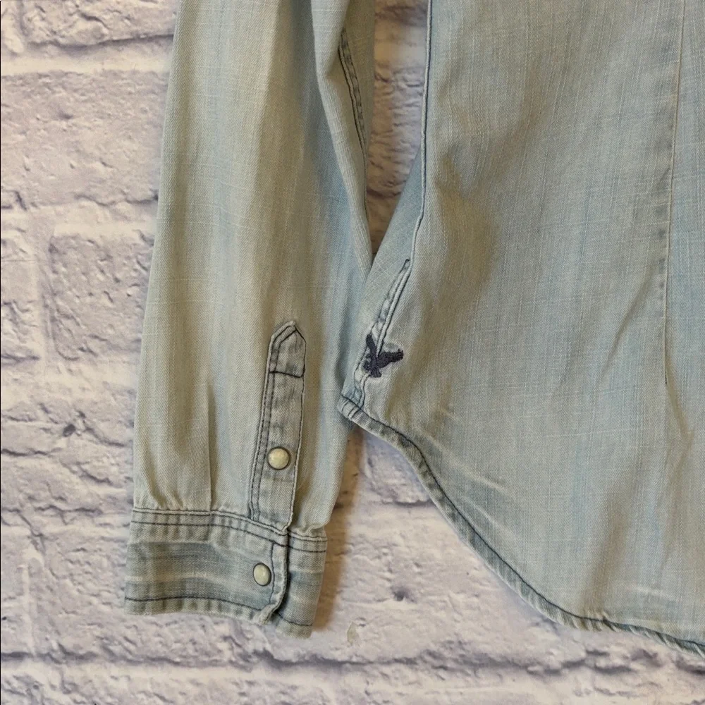 American Eagle Denim Button Down Shirt Long Sleeve Light Blue Slim Fit Small