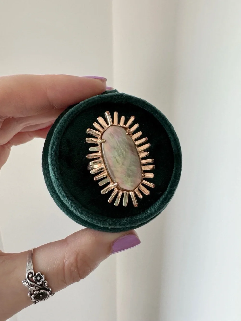 Kendra Scott oval iridescent scott