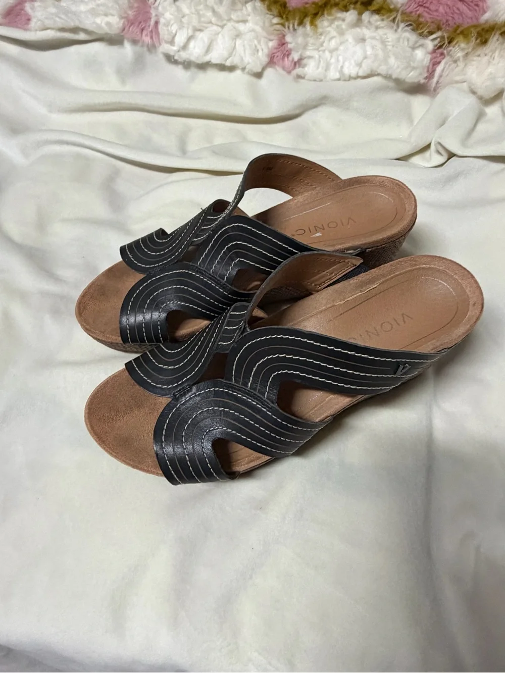 Vionic malorie wedge