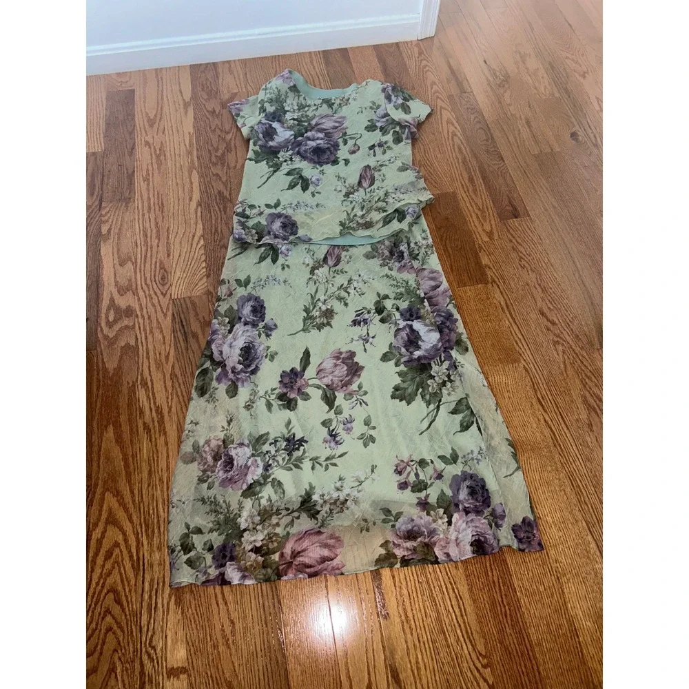 Jessica Howard usa layered maxi