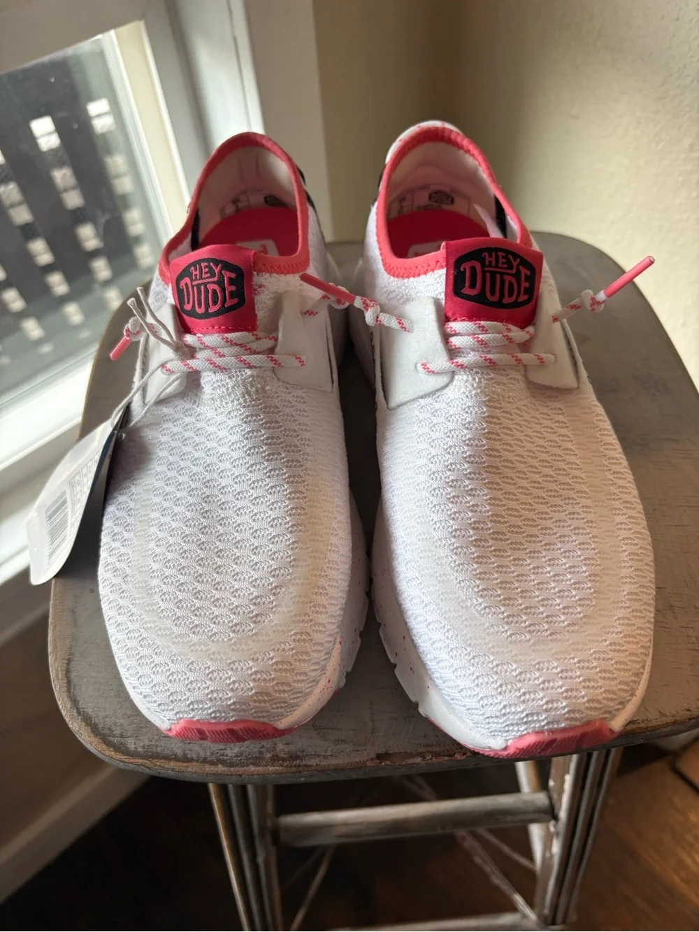Hey Dudes women’s slip on sneaker, NWT size 6