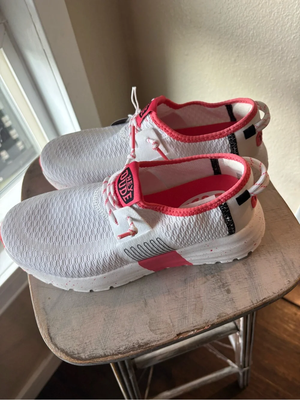 Hey Dudes women’s slip on sneaker, NWT size 6