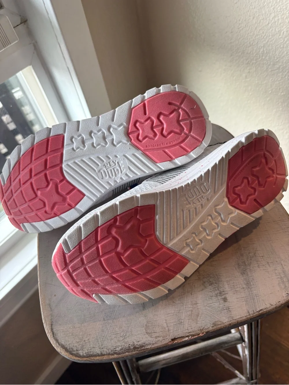 Hey Dudes women’s slip on sneaker, NWT size 6