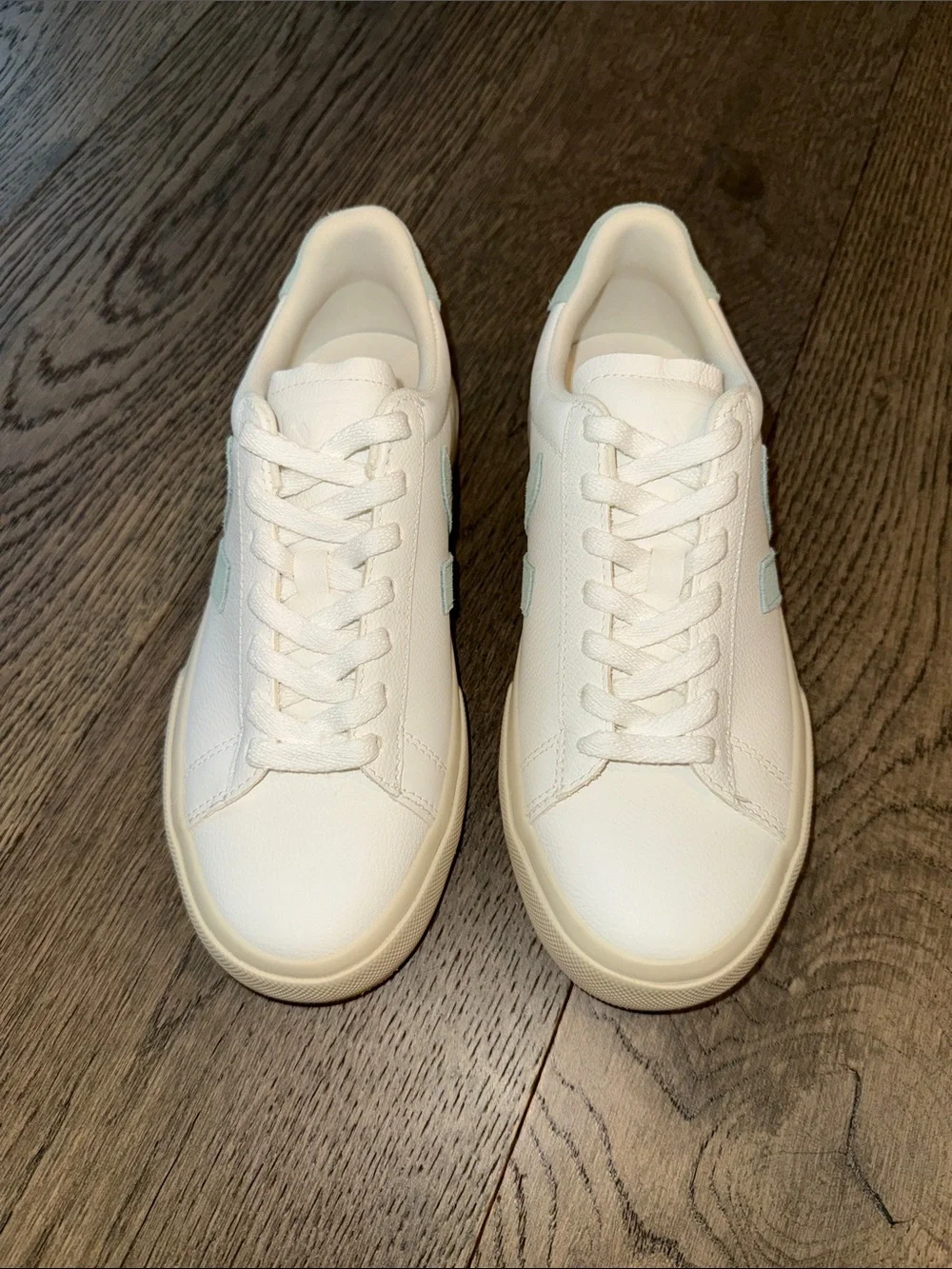 Like new Veja Campo Sneaker in Extra White & Matcha green, 38/7