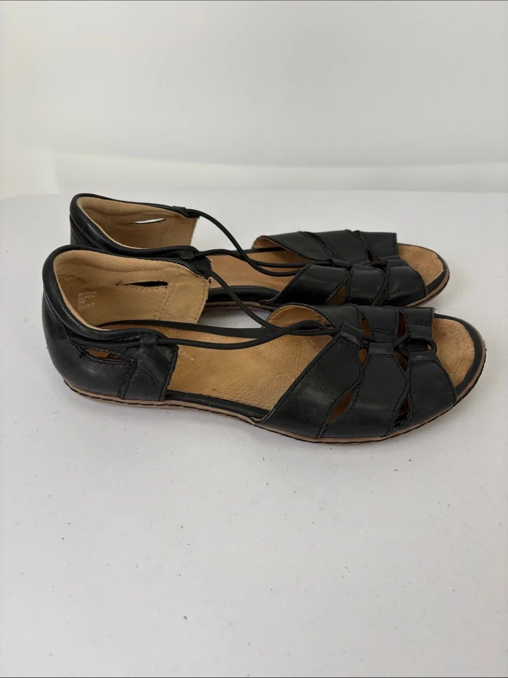 🐳 Earth Aloha Leather Open-Toe Strappy Sandals
