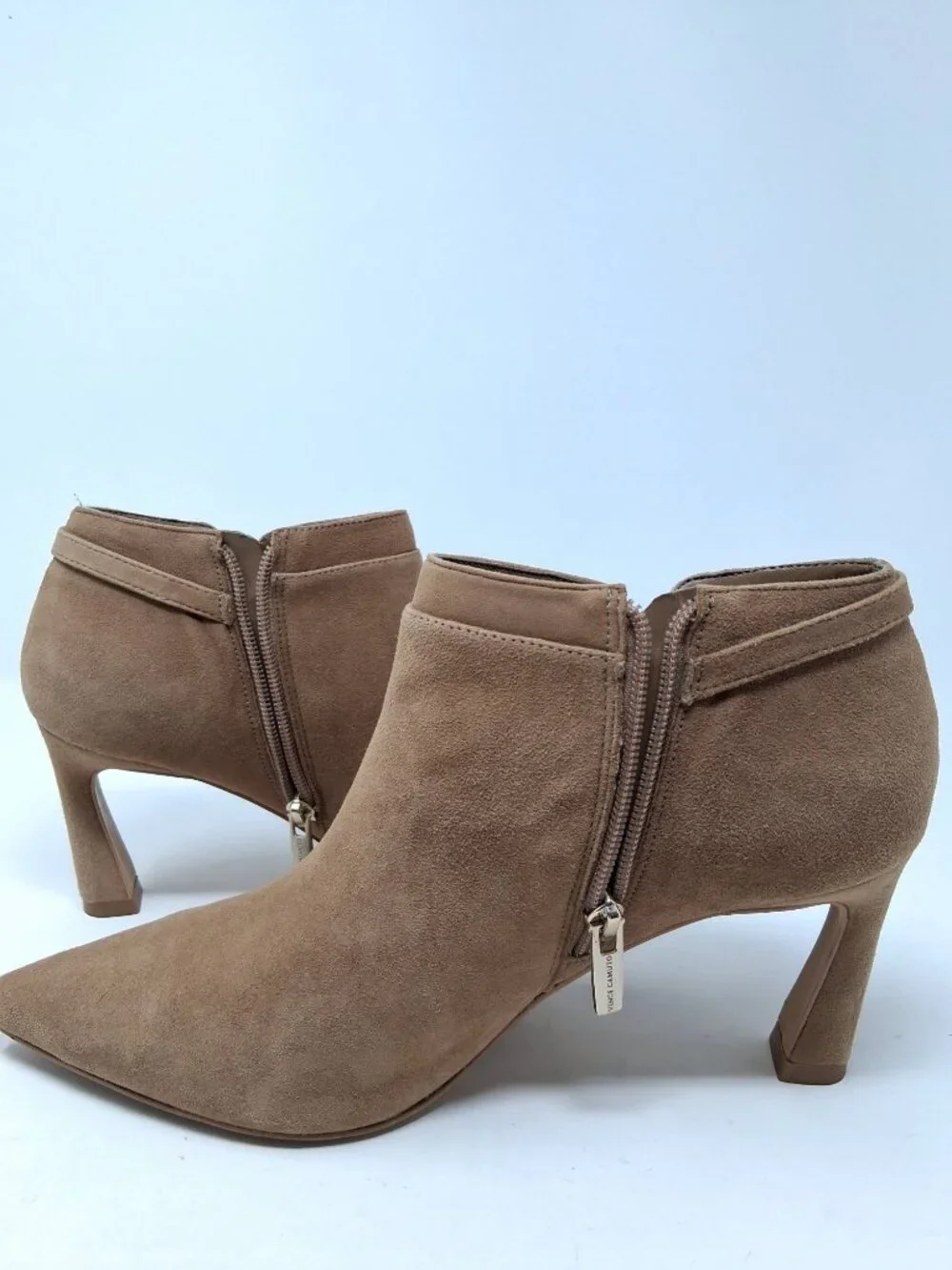 Vince Camuto very good