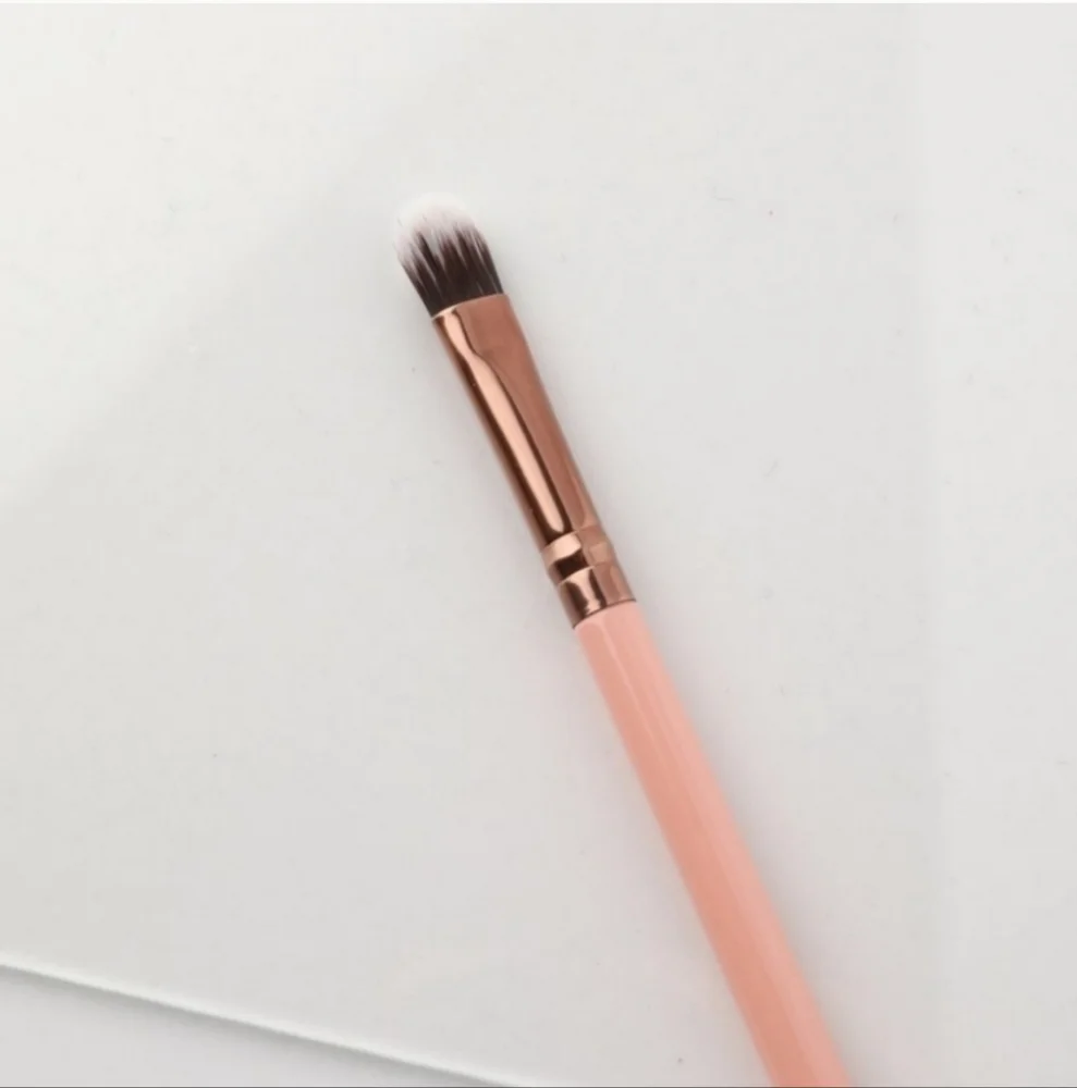 2 small Luxie brushes in pink