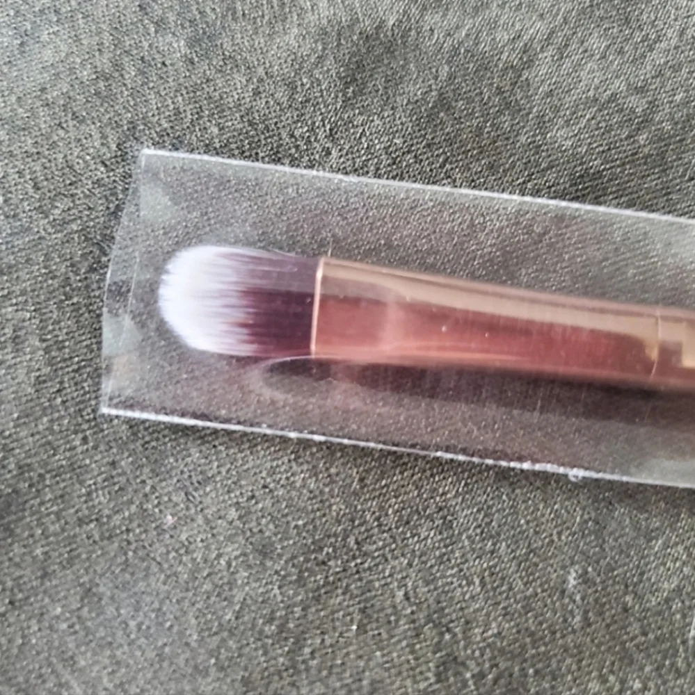 2 small Luxie brushes in pink