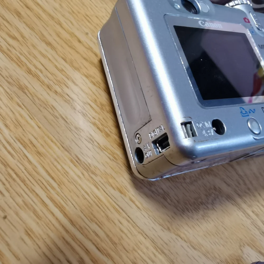 Canon PowerShot A75 3.2MP Digital Camera - Silver Tested working