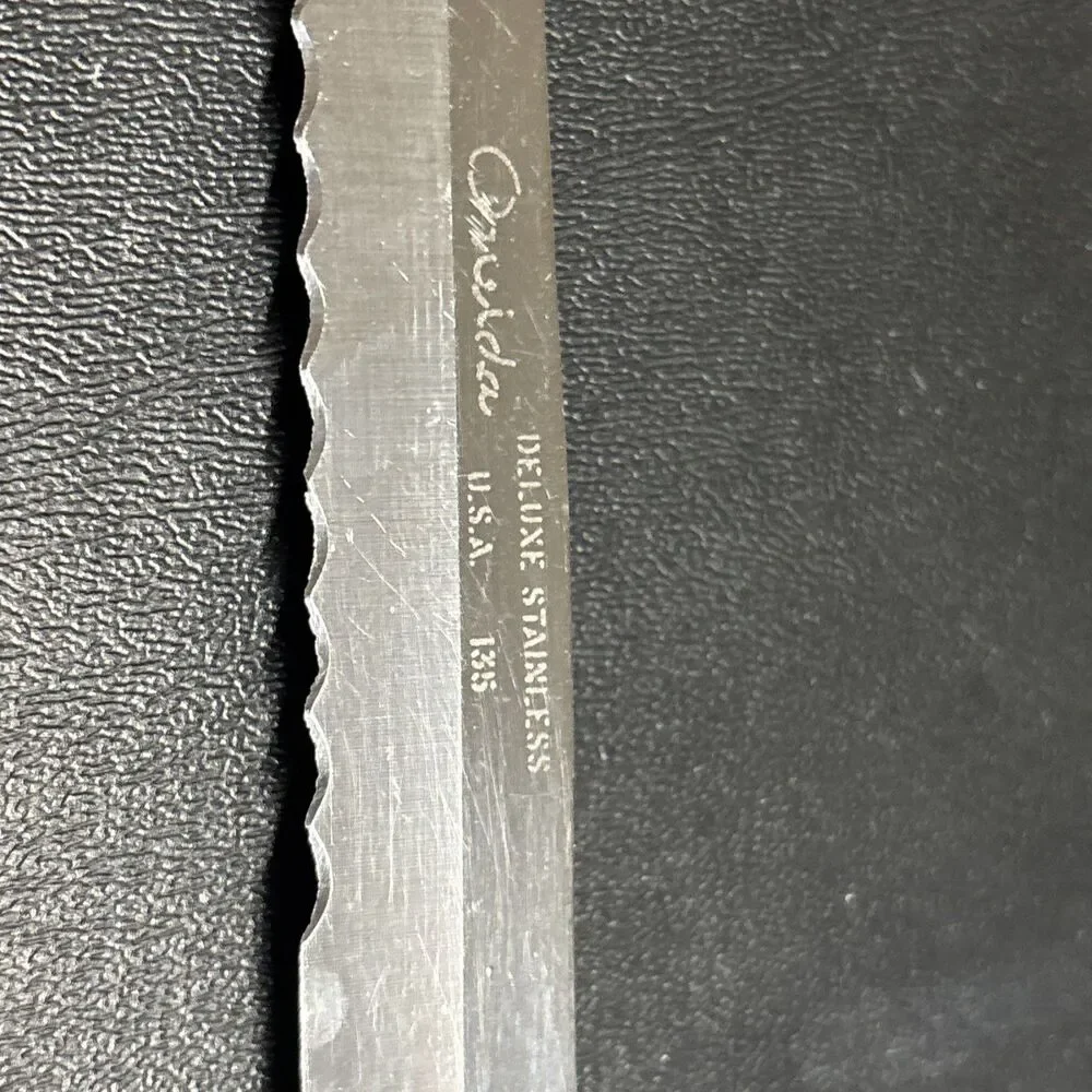 ONEIDA 135 Deluxe Stainless Serrated, Bread Knife, W/ Wood Handle, U.S.A.