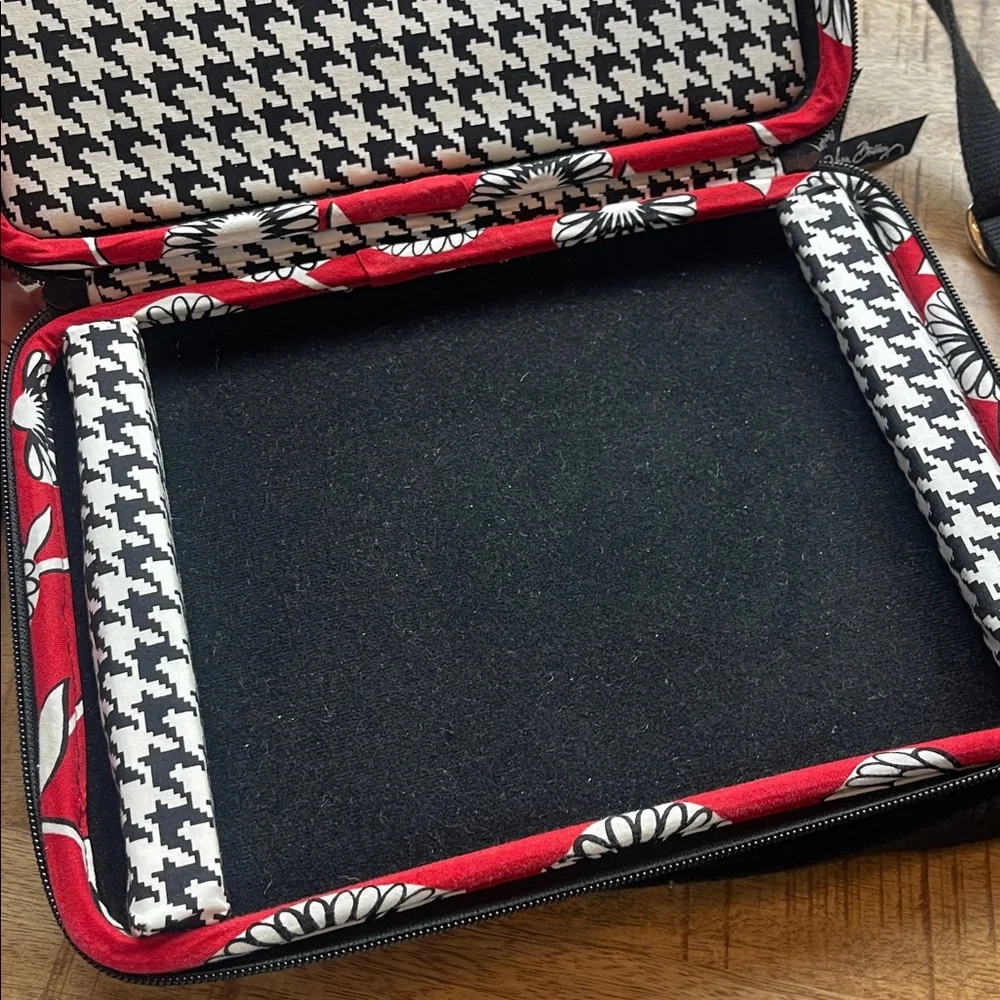 Vera Bradley Deco Daisy Tech Case Hard Shell Padded Messenger Tablet Laptop