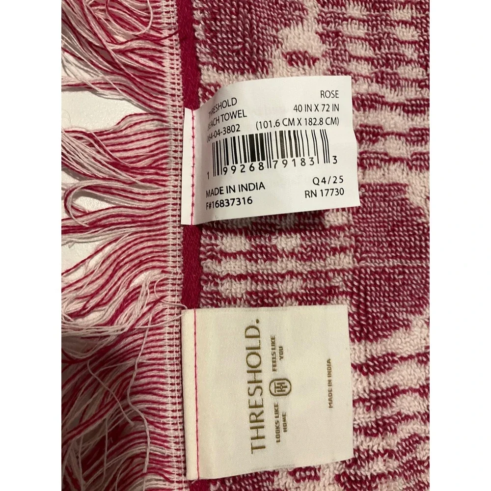 New Threshold Beach Towel Terrry Extra Wide Oversized Red Picnic Jumbo 40x72