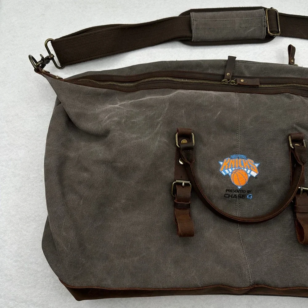 New York Knicks Chase Canvas Leather Duffel Bag Travel Weekender Gym Bag Gray