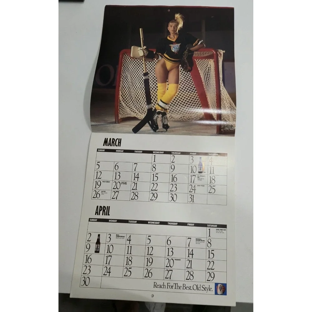 Vintage 1989 Old Style Beer Calendar Sportsfans Dream Year Pinup Girls Heileman