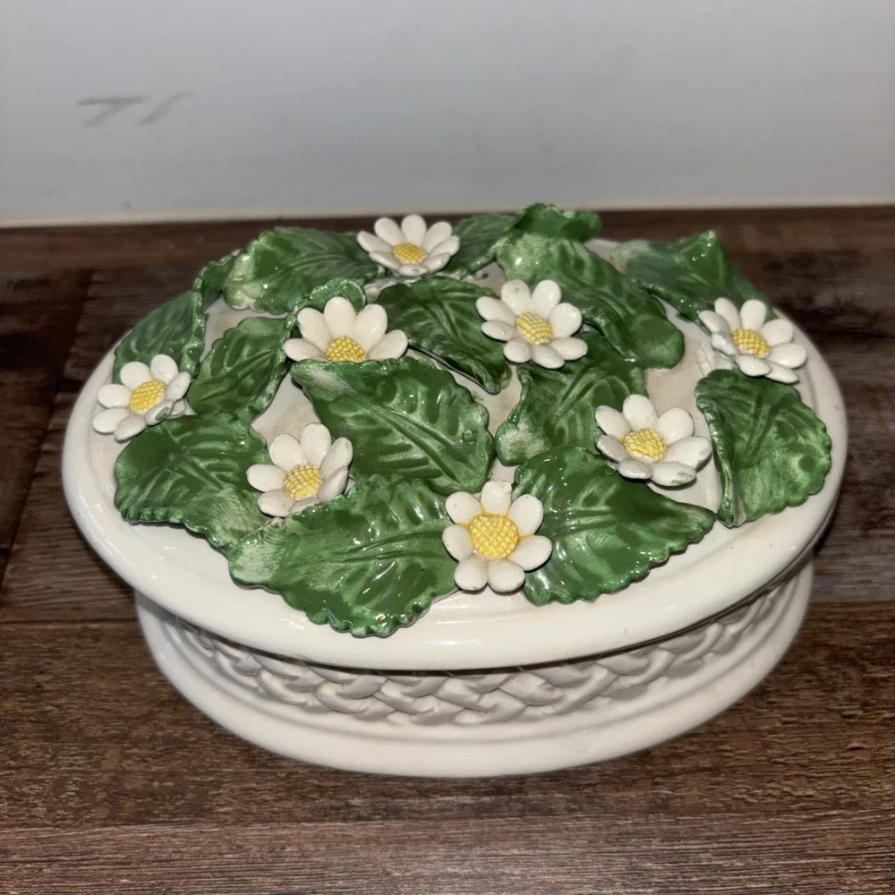 Daisy & Green Grass Lidded Trinket/ Jewelry Box ITALY